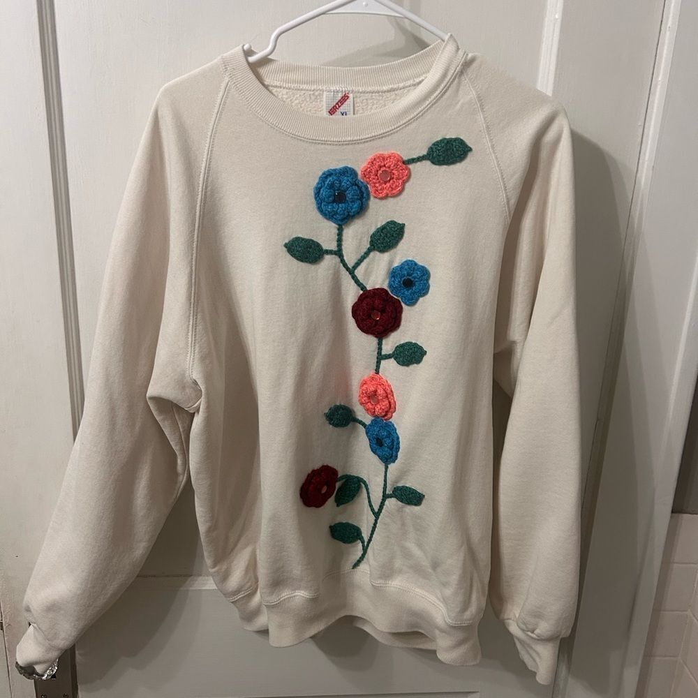 Vintage Floral Embroidered Cream Sweatshirt